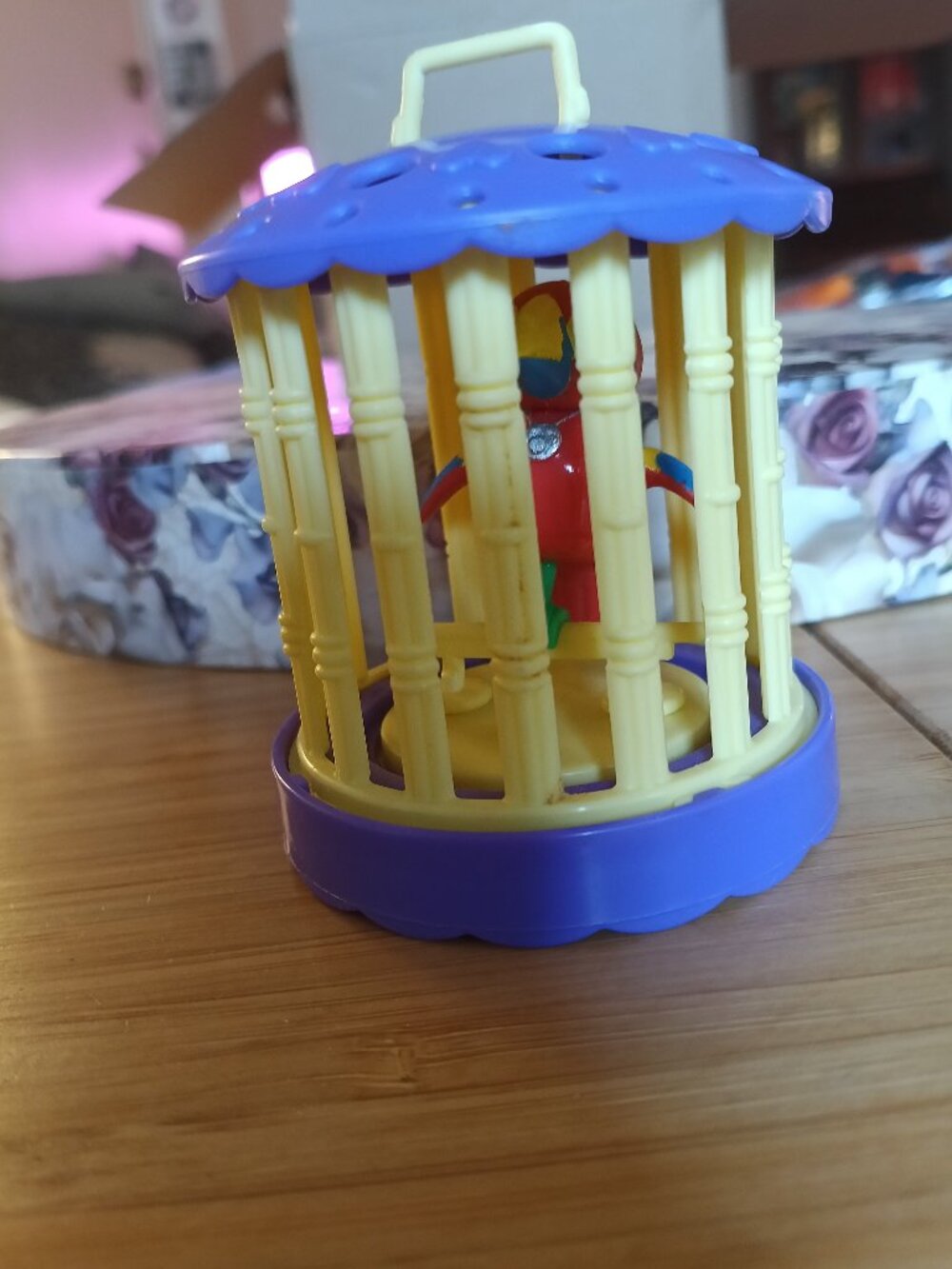 Kenner 90s Littlest Pet Shop Jolly Toucan parrot in cage - Picture 2 of 2